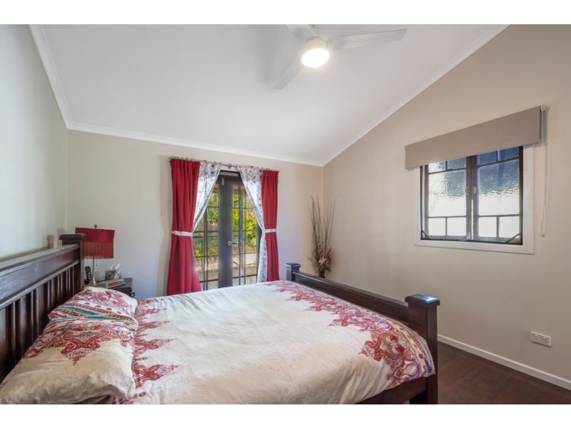 18 Clive Crescent, Withcott QLD 4352