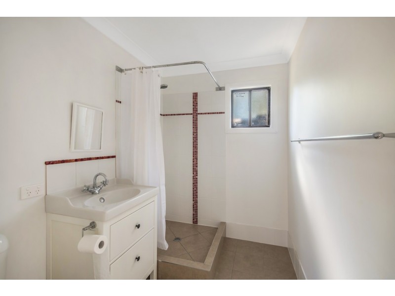 18 Clive Crescent, Withcott QLD 4352