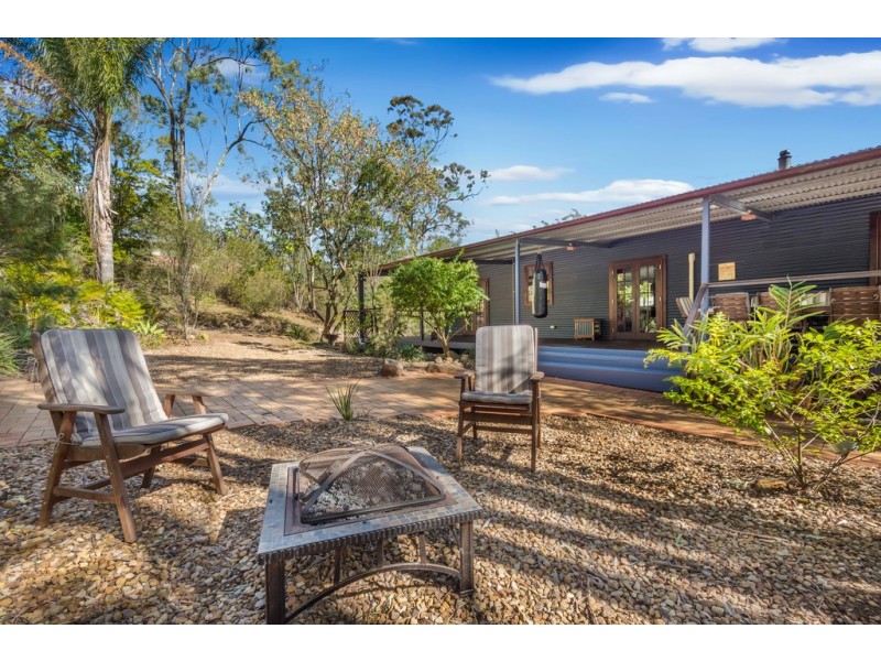 18 Clive Crescent, Withcott QLD 4352