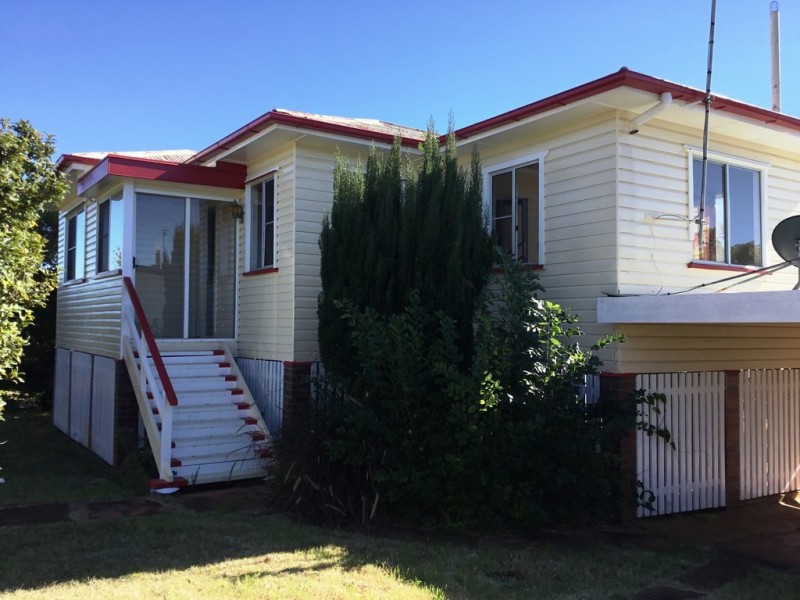 17 Avondale Street, Newtown QLD 4350