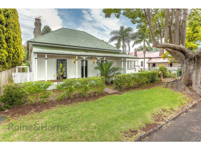 13 Boulton Terrace, Toowoomba City QLD 4350