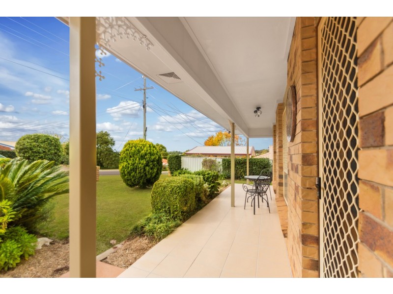 6 Diane Court, Centenary Heights QLD 4350