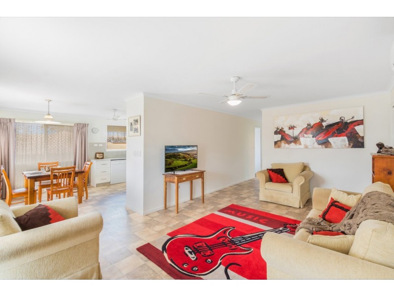 6 Diane Court, Centenary Heights QLD 4350