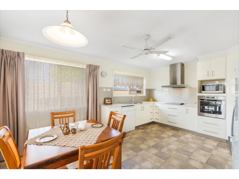 6 Diane Court, Centenary Heights QLD 4350