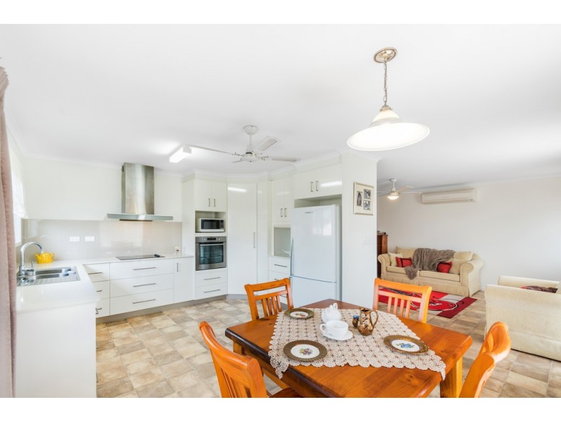 6 Diane Court, Centenary Heights QLD 4350