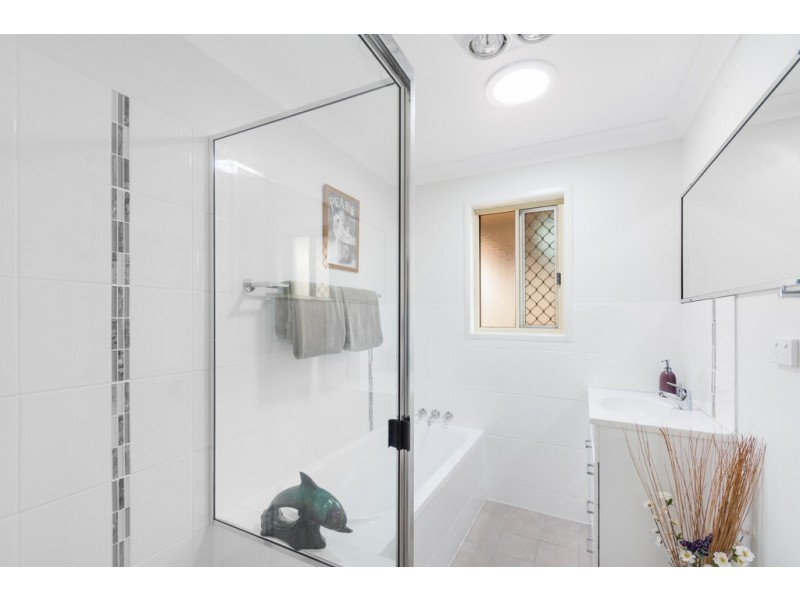 6 Diane Court, Centenary Heights QLD 4350