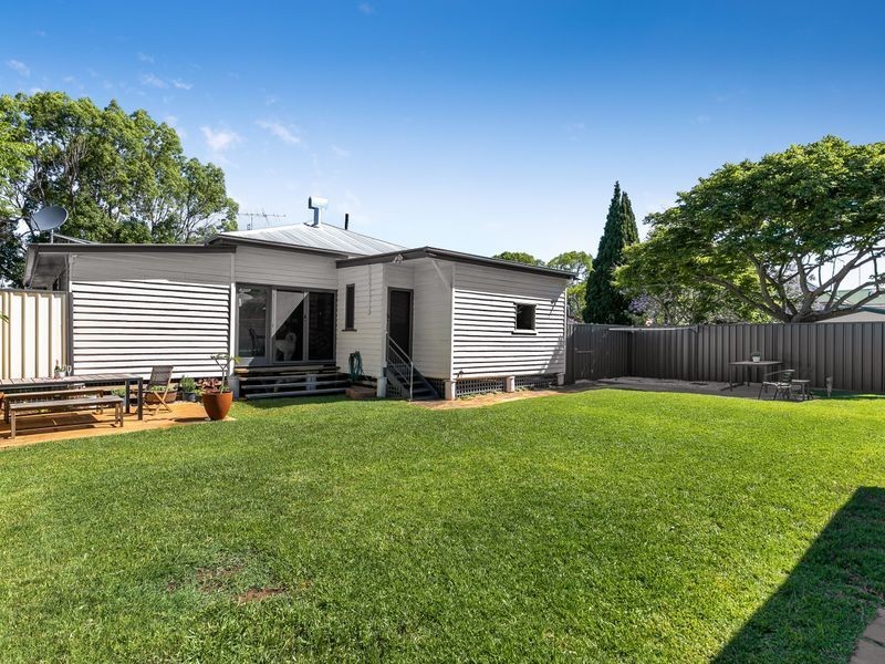 43 Anzac Avenue, Newtown QLD 4350