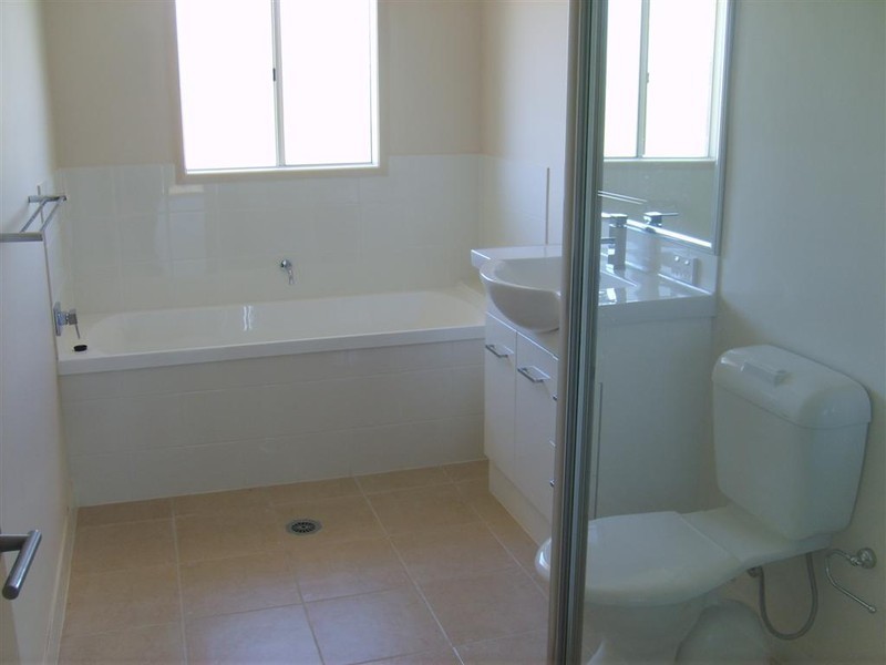 76 Crn, Kingsleigh Rd / New England Hwy, Warwick QLD 4370