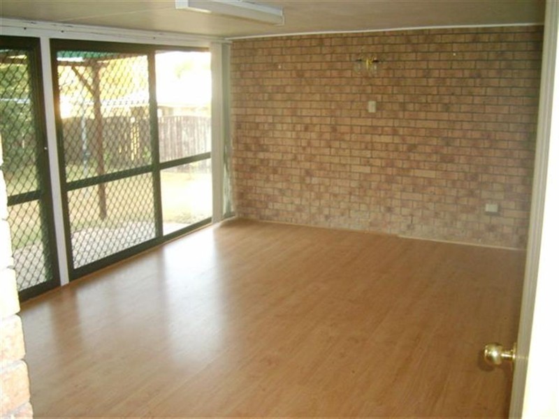 4 Gilbert Cres, Warwick QLD 4370