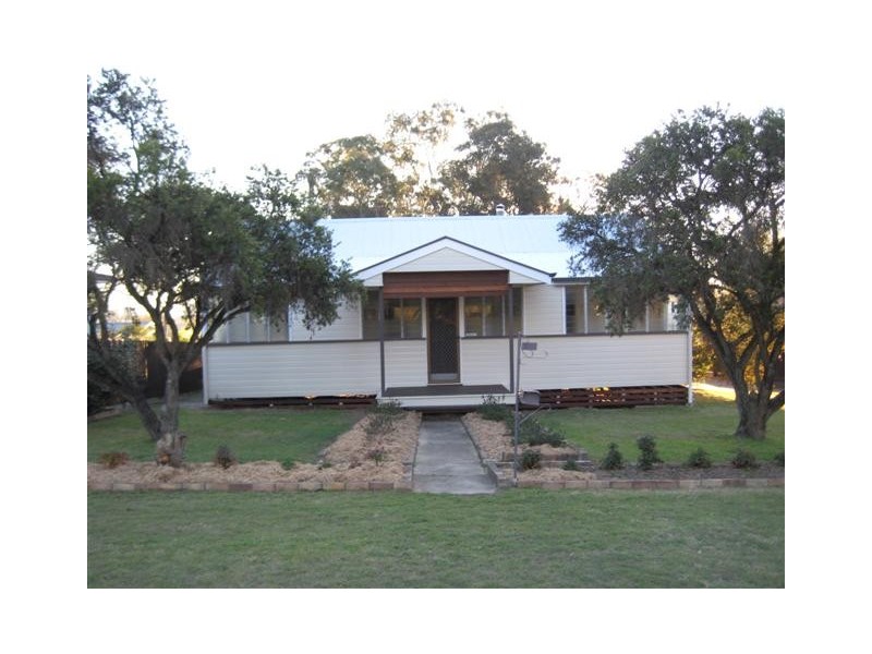 3 Warienbah St, Warwick QLD 4370