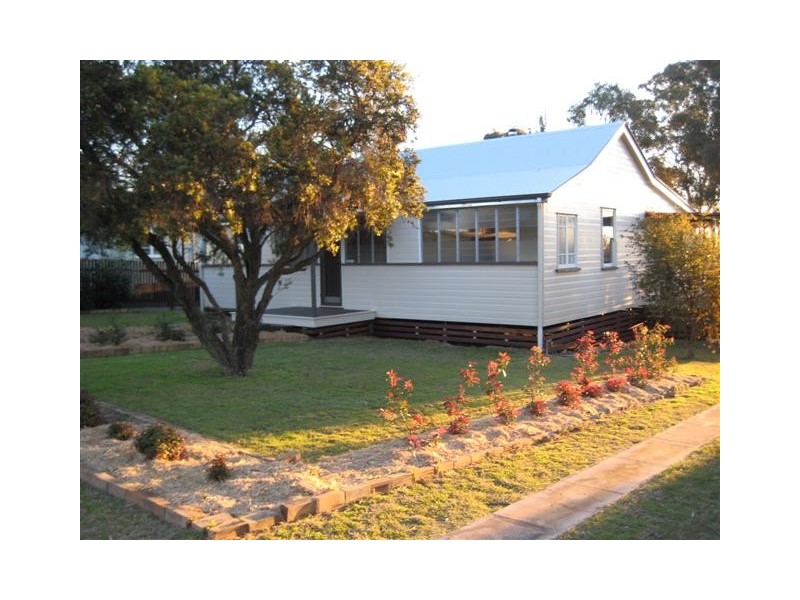 3 Warienbah St, Warwick QLD 4370