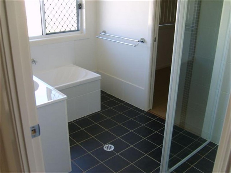 2/5 Hans Borgar Crt, Warwick QLD 4370