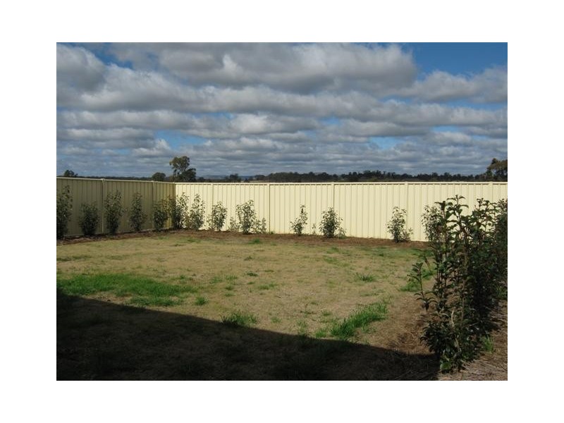 2/5 Hans Borgar Crt, Warwick QLD 4370