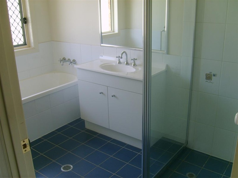 2 / 4 Peregrine Crt, Warwick QLD 4370