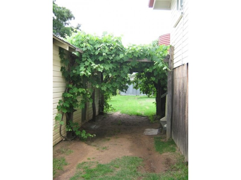 24 Gore St, Warwick QLD 4370
