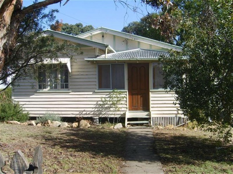 23 Wallace St, Warwick QLD 4370