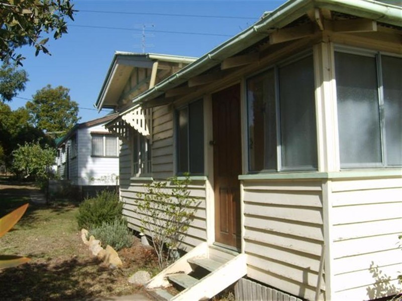 23 Wallace St, Warwick QLD 4370