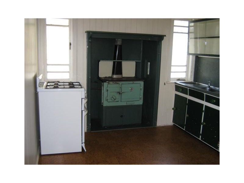 76  Pratten St, Warwick QLD 4370