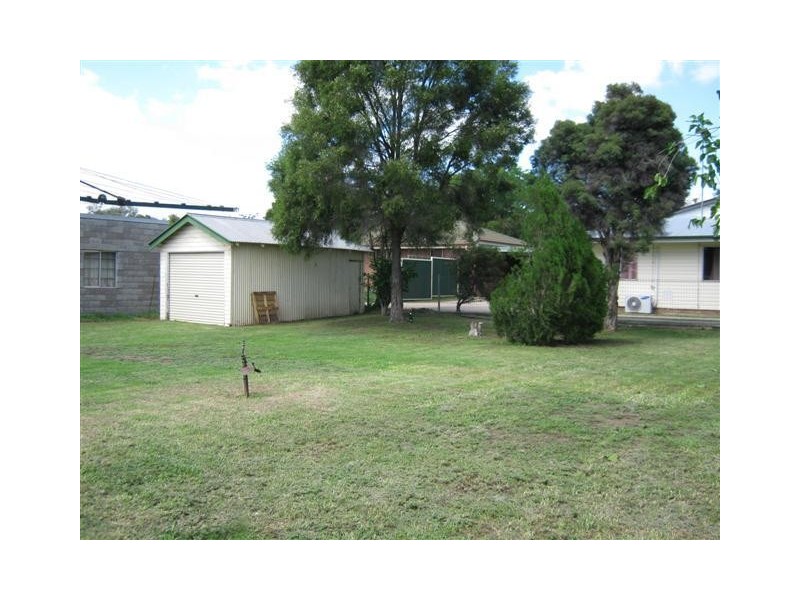 76  Pratten St, Warwick QLD 4370