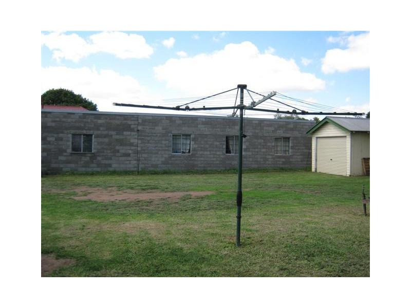 76  Pratten St, Warwick QLD 4370