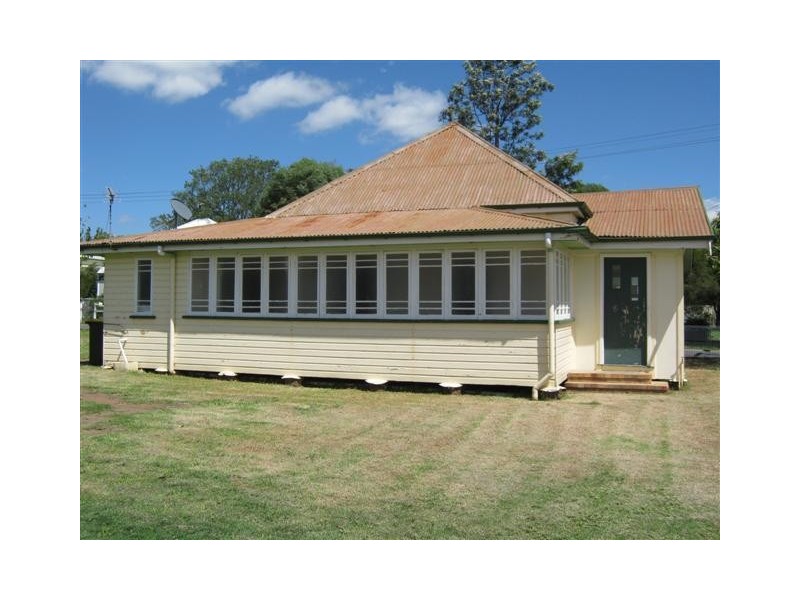 76  Pratten St, Warwick QLD 4370