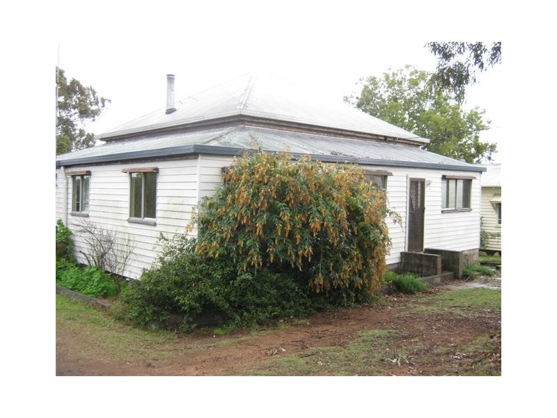 25 WALLACE, Warwick QLD 4370