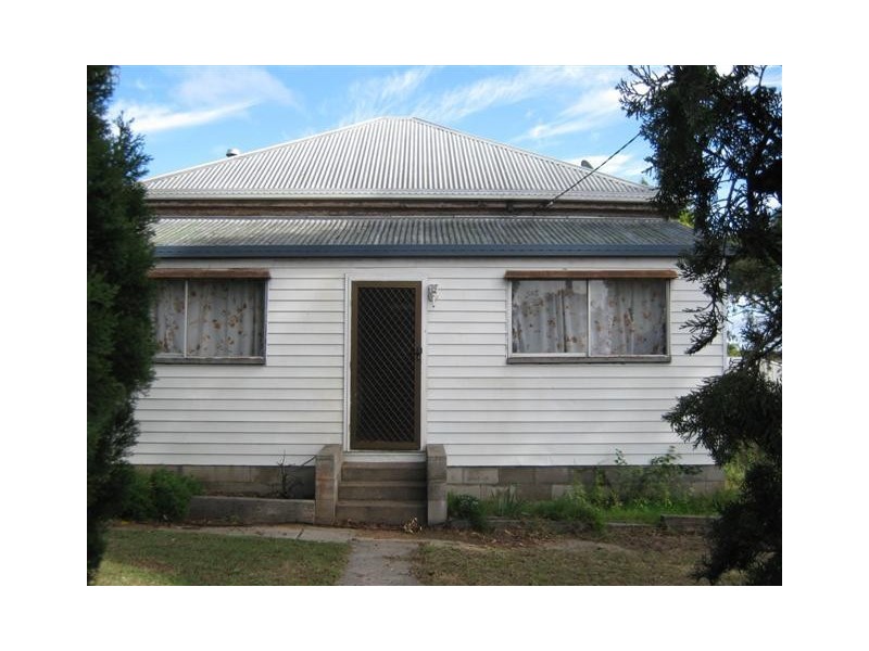 25 WALLACE, Warwick QLD 4370