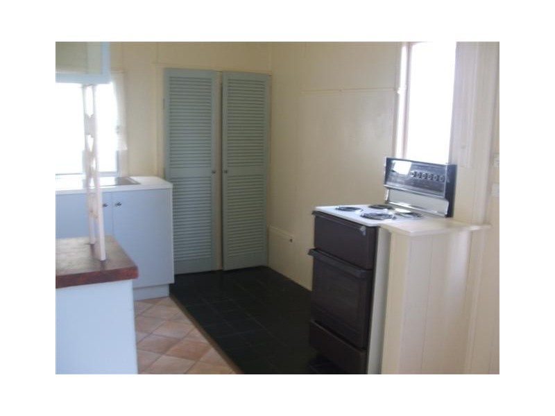 25 WALLACE, Warwick QLD 4370