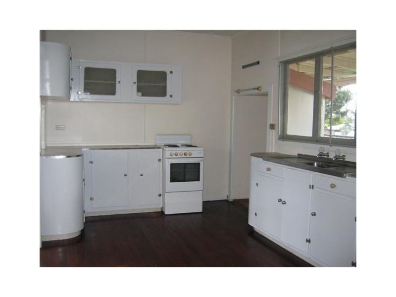 15 MONCRIEFFE ST, Warwick QLD 4370