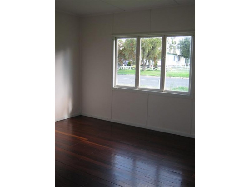 15 MONCRIEFFE ST, Warwick QLD 4370