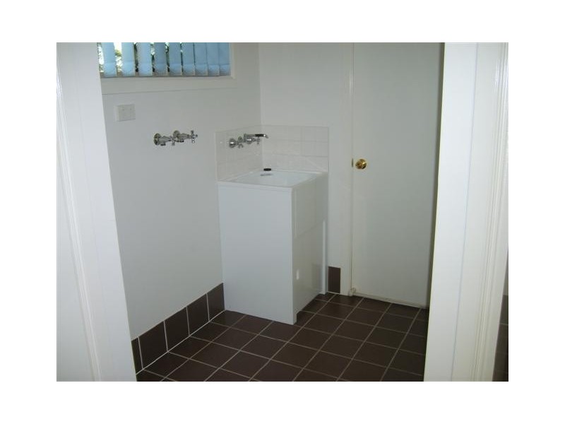 2/8 PEREGRINE CRT, Warwick QLD 4370