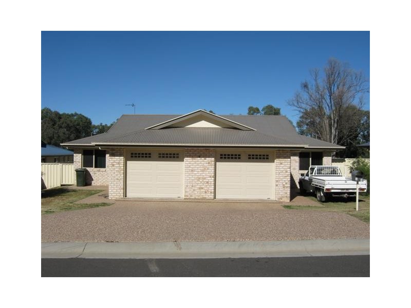 2/8 PEREGRINE CRT, Warwick QLD 4370