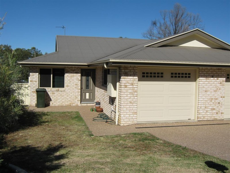 1/8 PEREGRINE CRT, Warwick QLD 4370