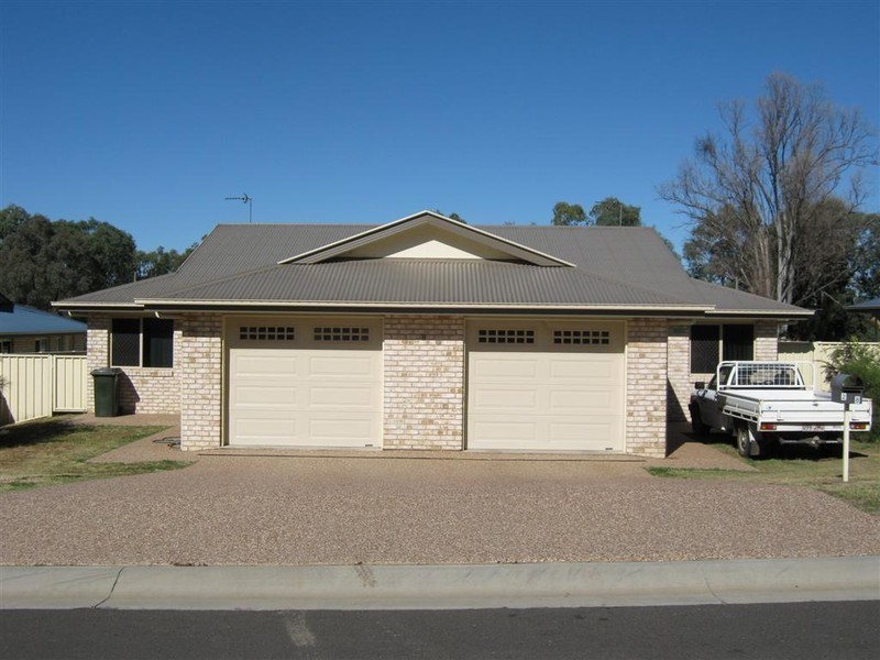 1/8 PEREGRINE CRT, Warwick QLD 4370