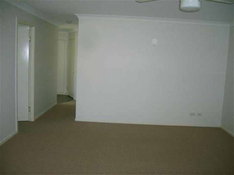 1/8 PEREGRINE CRT, Warwick QLD 4370