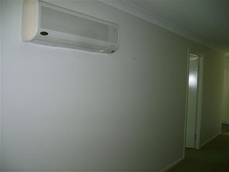 1/8 PEREGRINE CRT, Warwick QLD 4370
