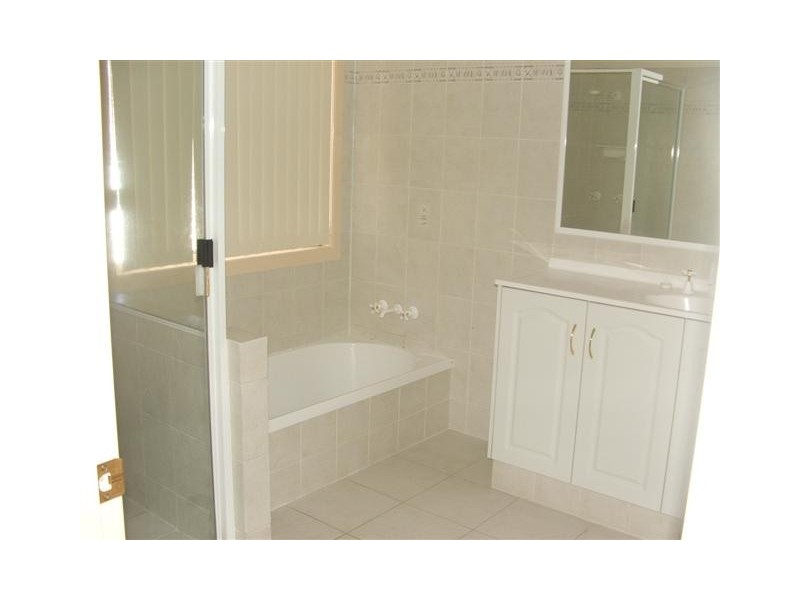 8 BATTERHAM ST, Warwick QLD 4370