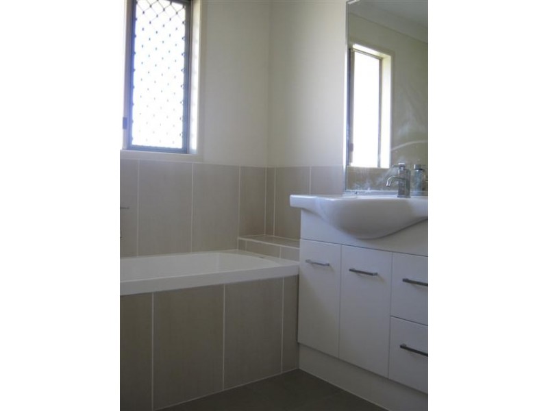 UNIT 2 /3 COULSELL ST, Warwick QLD 4370