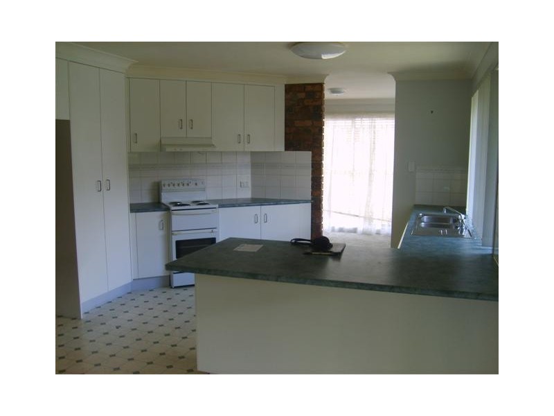 10 LYONS CRES, Warwick QLD 4370