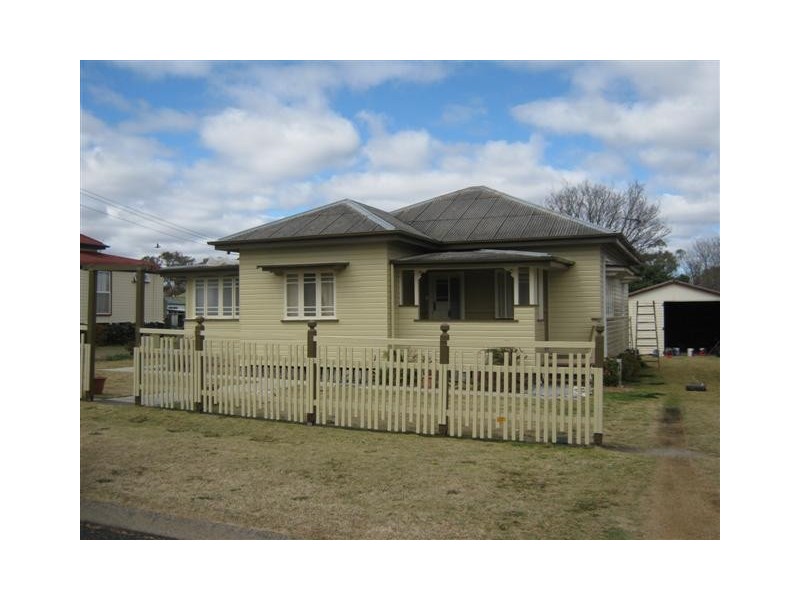 16 CECIL ST, Warwick QLD 4370