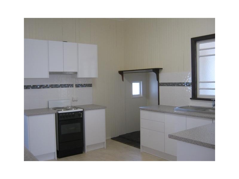 16 CECIL ST, Warwick QLD 4370