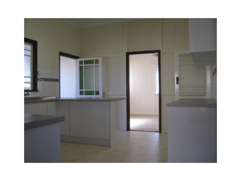 16 CECIL ST, Warwick QLD 4370