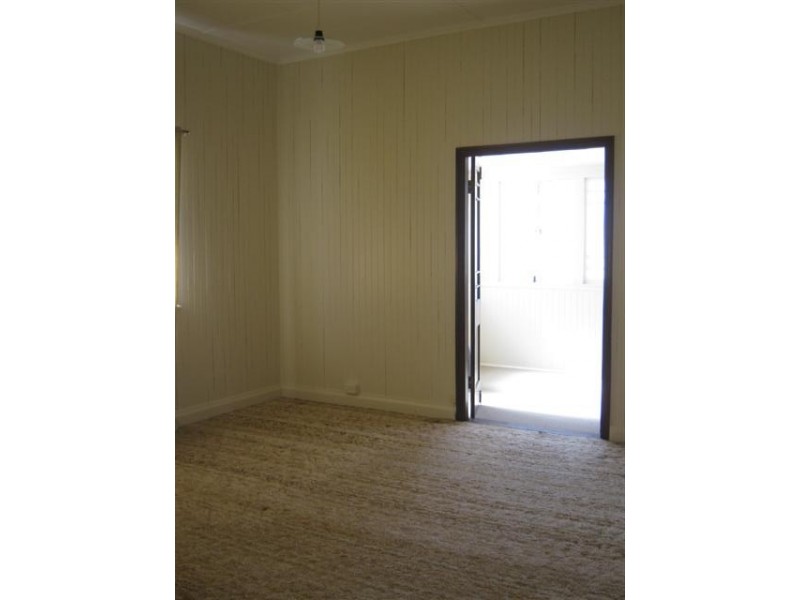 16 CECIL ST, Warwick QLD 4370
