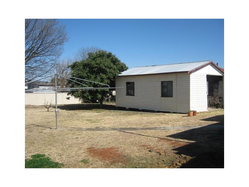 16 CECIL ST, Warwick QLD 4370