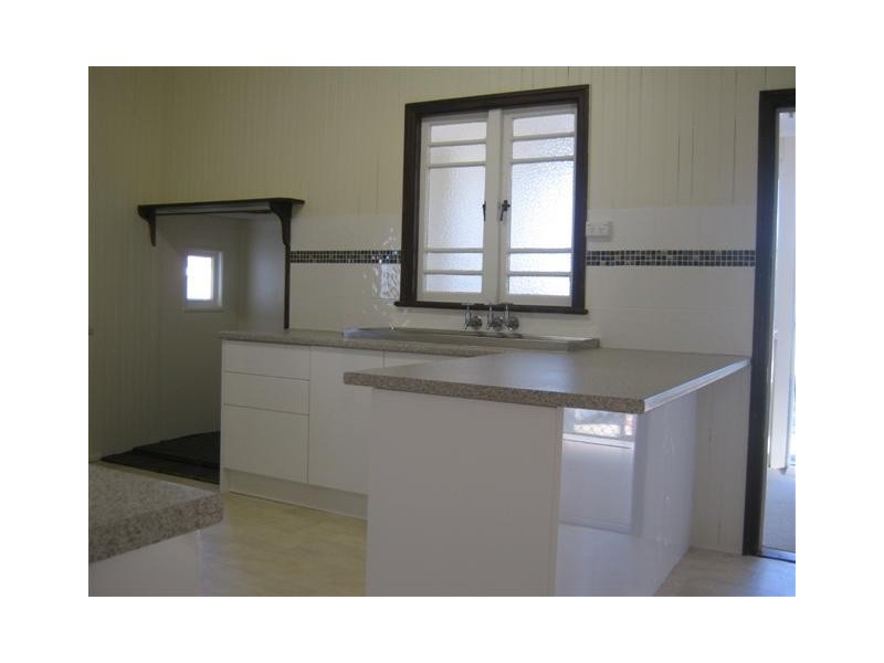 16 CECIL ST, Warwick QLD 4370
