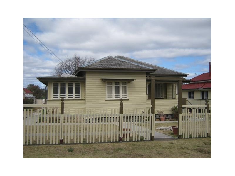 16 CECIL ST, Warwick QLD 4370