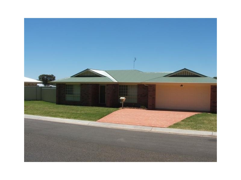 137 Ogilvie Road, Warwick QLD 4370