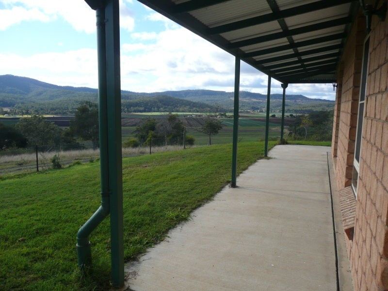 4 Simpson Drive, Mulgowie QLD 4341