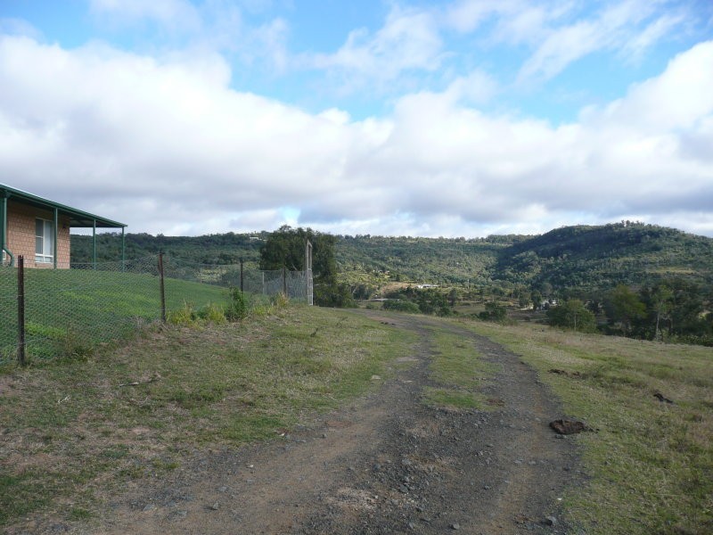 4 Simpson Drive, Mulgowie QLD 4341
