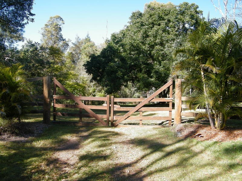 72 Sutton, Brooloo QLD 4570